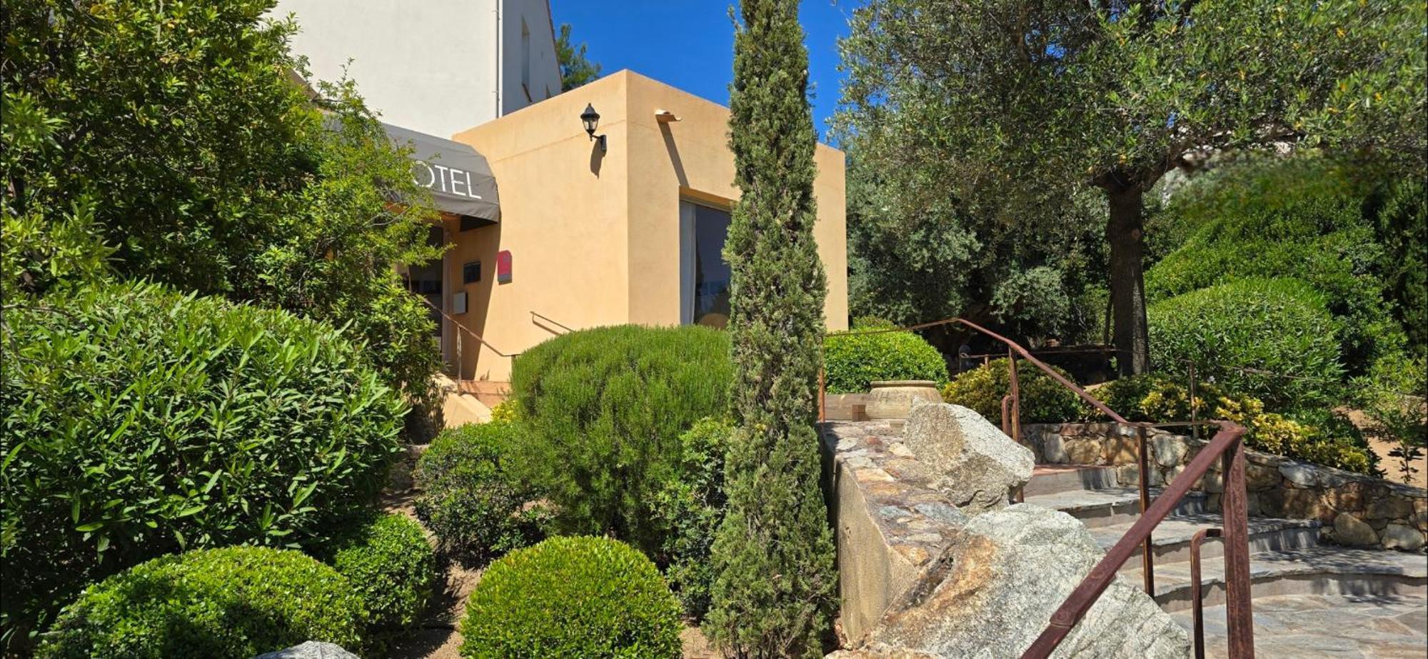 Hotel Cala Di L'Oru LʼÎle-Rousse Екстериор снимка